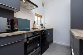 2 Bed Maisonette with free parking. South Norwood